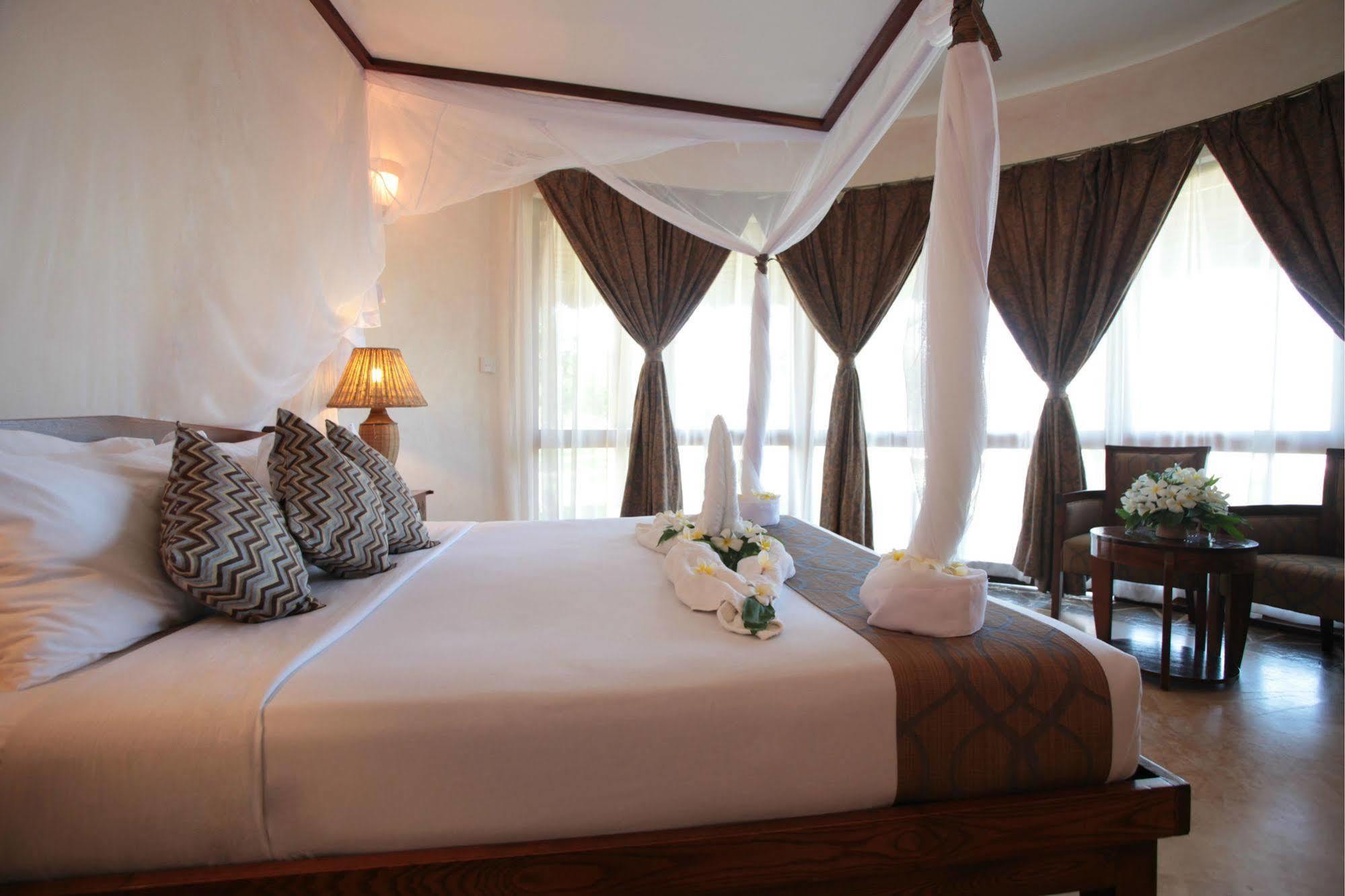 โอเชี่ยน พาราไดซ์ รีสอร์ต แอนด์ สปา Hotel ปวานี มาชังกานี ภายนอก รูปภาพ
