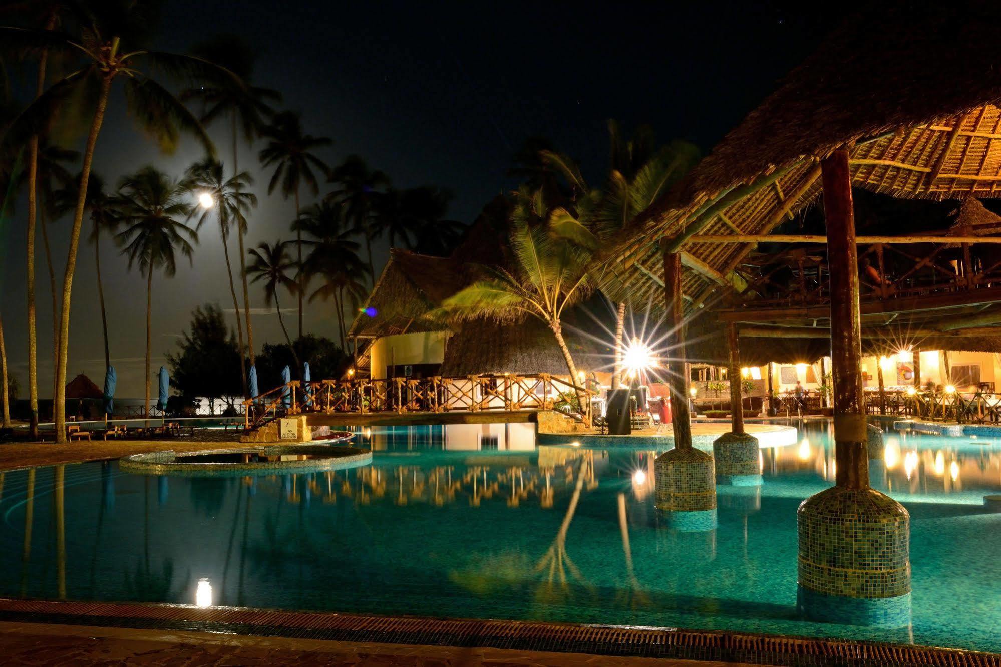 โอเชี่ยน พาราไดซ์ รีสอร์ต แอนด์ สปา Hotel ปวานี มาชังกานี ภายนอก รูปภาพ