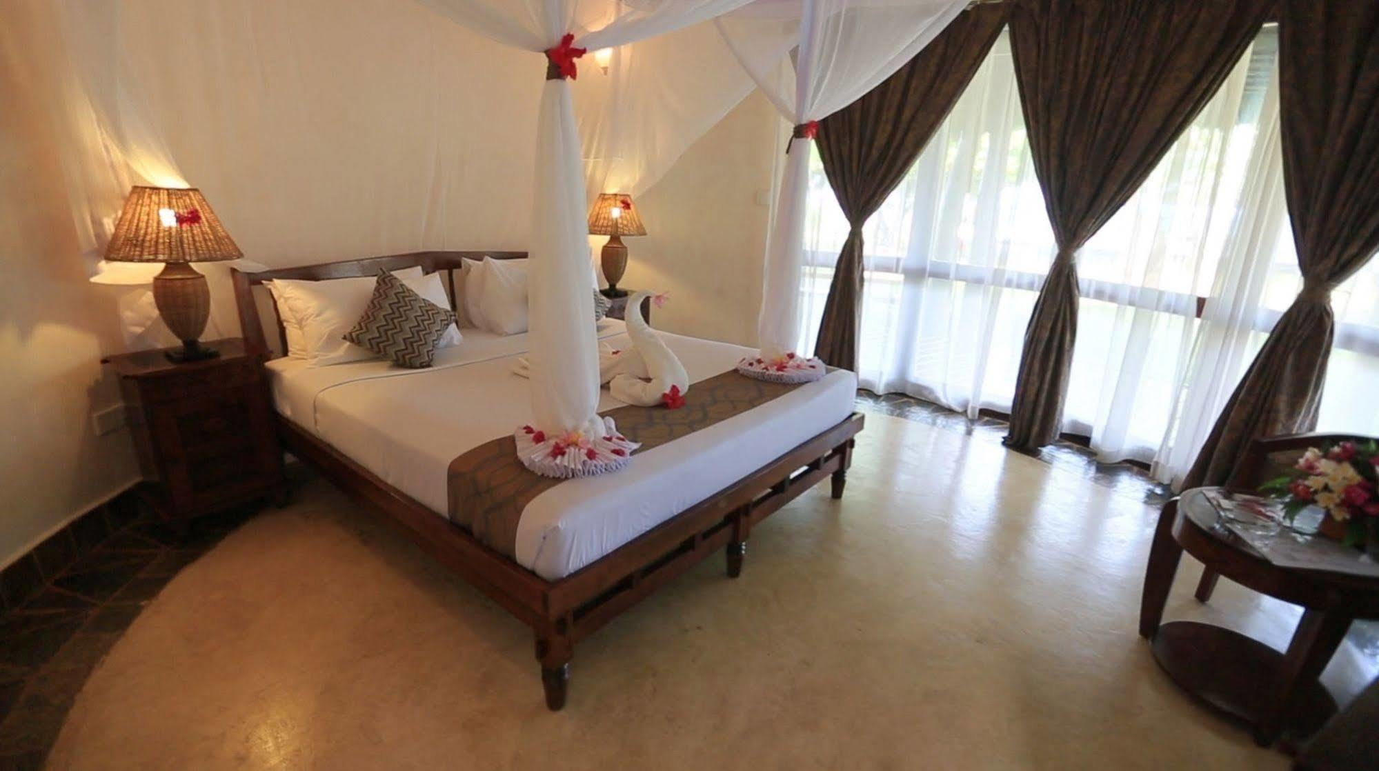 โอเชี่ยน พาราไดซ์ รีสอร์ต แอนด์ สปา Hotel ปวานี มาชังกานี ภายนอก รูปภาพ